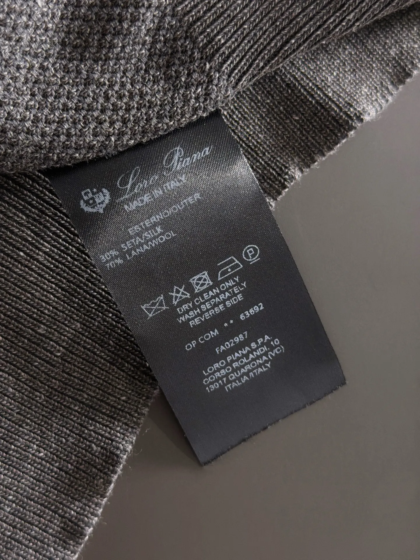 Next day shipment LP high quality Loro Piana 26ss New Arrival men's short-sleeved T-shirt Made of combed cotton yarn knitted cotton fabric, no pressure when entering and exiting the counter Exclusive control of raw materials It feels substantial when weighed, and the upper body is more textured than ordinary T-shirts. This texture can cope with the weather easily and is suitable for both hot and cold! Loose fit design, looks noble. The only correct version is available Size: M to XXXL
